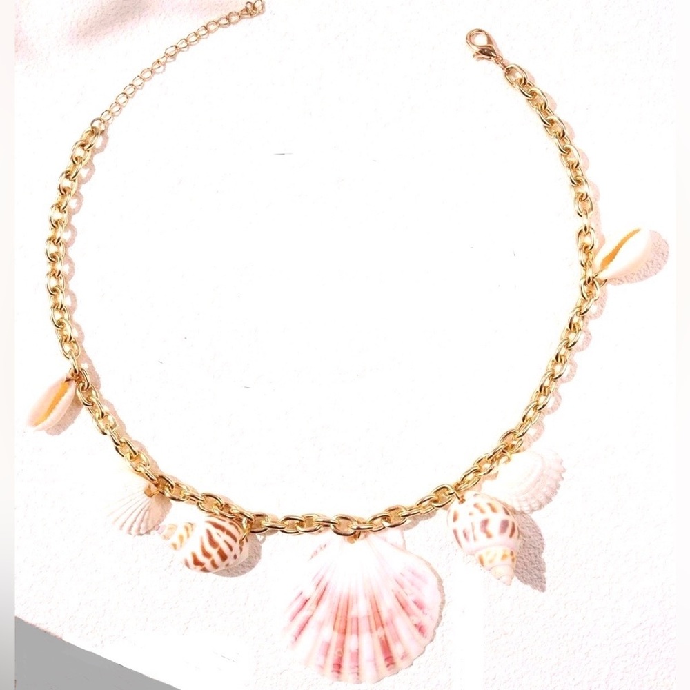 Striped Scallop Aquatic Shell Medley Tiger Conch Cowrie Cockle Streaked Necklace - Picture 5 of 6